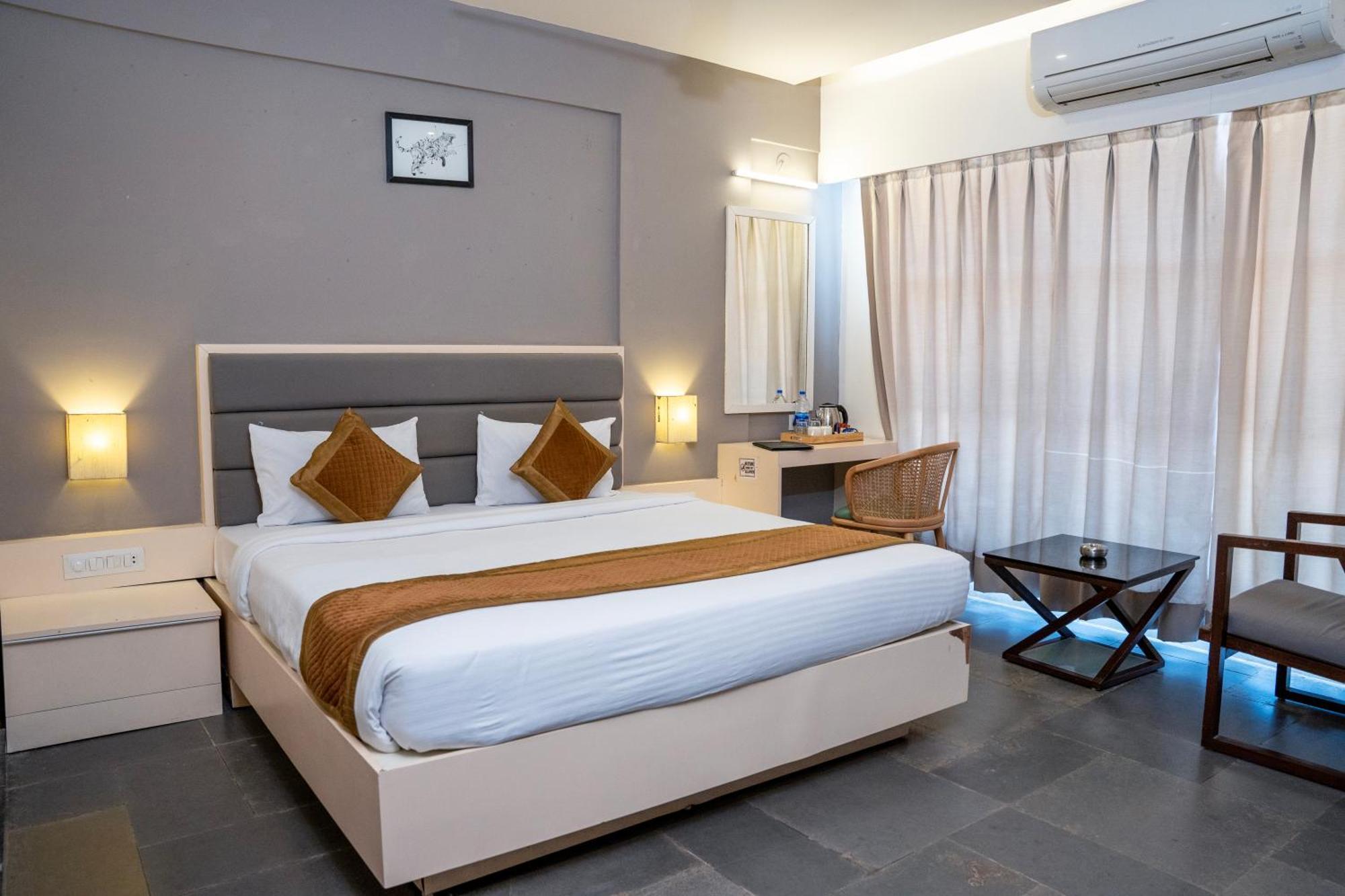 Hotel Dwarawata Dharwar Exterior foto