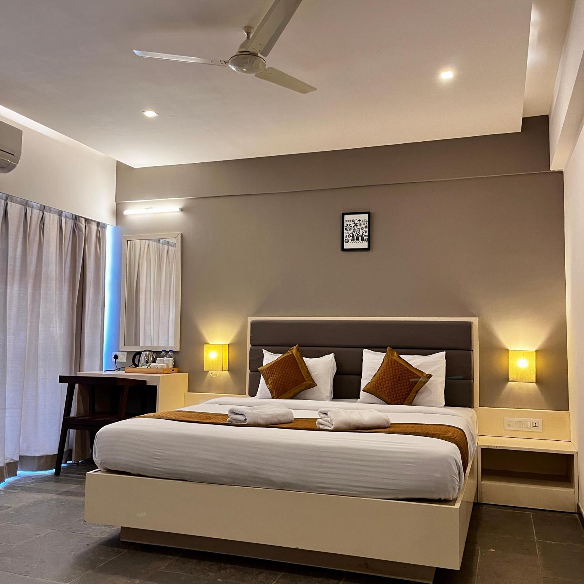 Hotel Dwarawata Dharwar Exterior foto