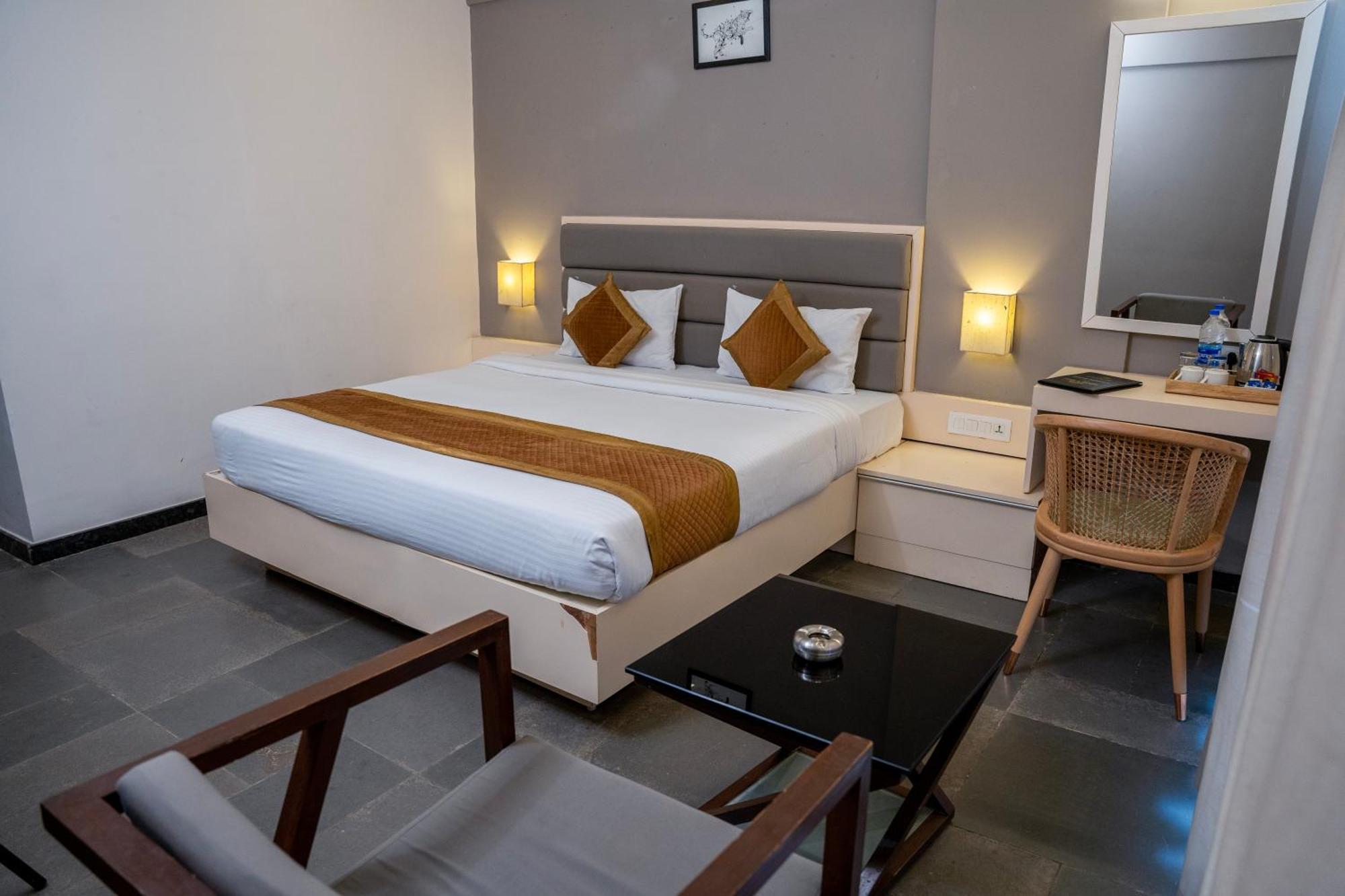 Hotel Dwarawata Dharwar Exterior foto