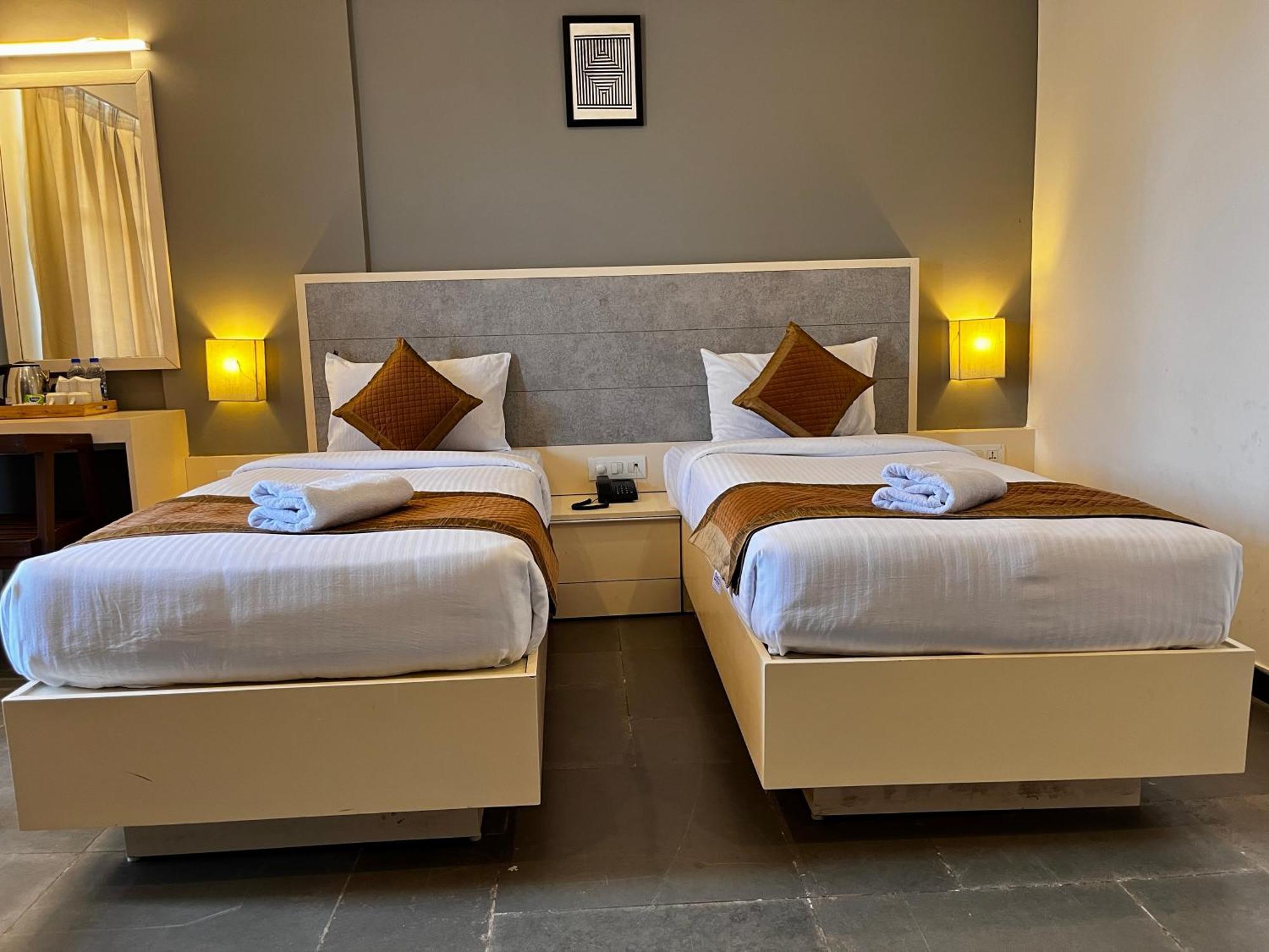 Hotel Dwarawata Dharwar Exterior foto