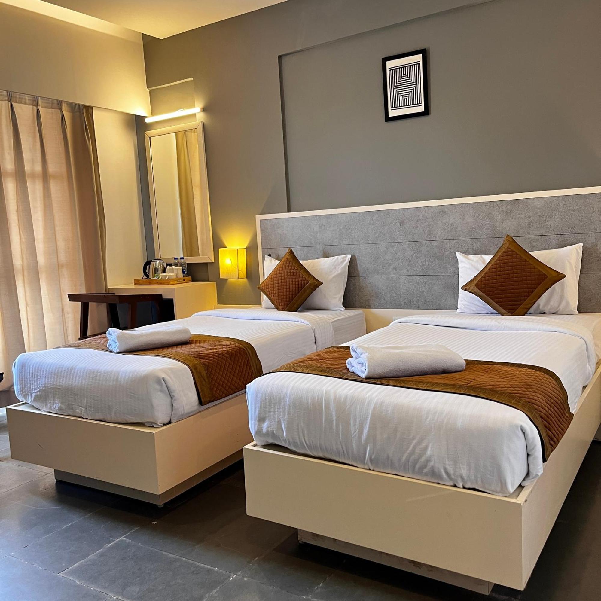 Hotel Dwarawata Dharwar Exterior foto